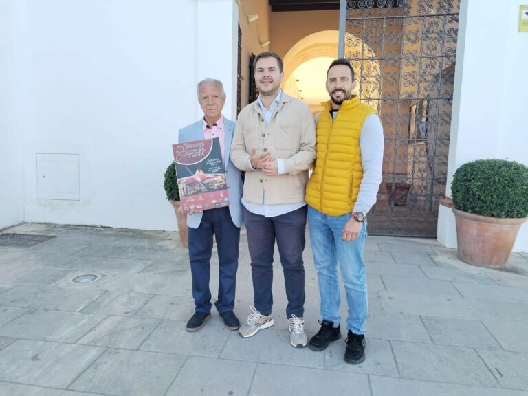 Leocadio y Alberto Corbacho junto al delegado de Turismo, Ángel Martínez.