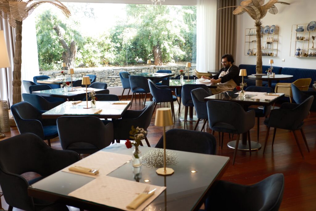 Salón interior del restaurante.