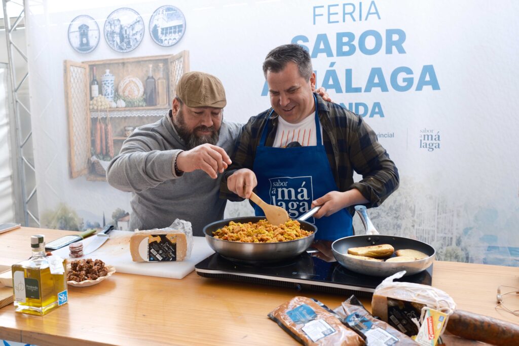 Miguel Herrera preparó unas migas a la importancia.