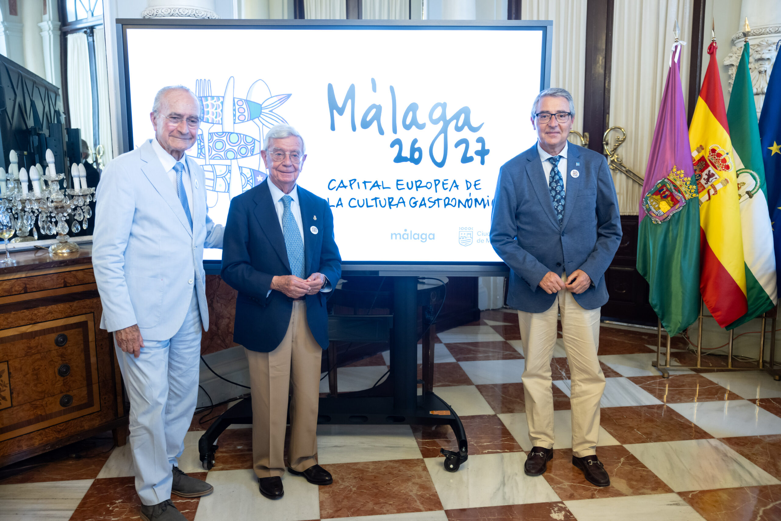 Francisco De la Torre, Rafael Ansón y Francisco Salado tras recoger el testigo de capitalidad europea de la Cultura Gastronómica.