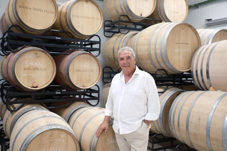 José María Losantos en las instalaciones de su nueva bodega.