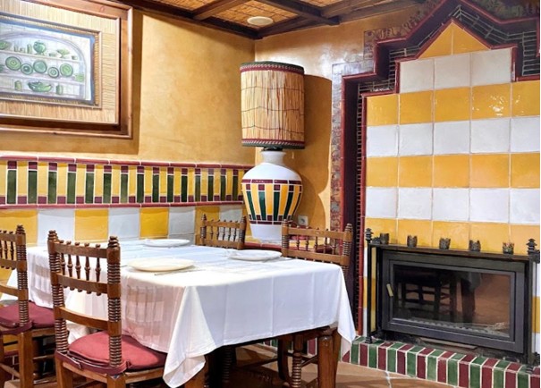 Interior del restaurante Almocábar.