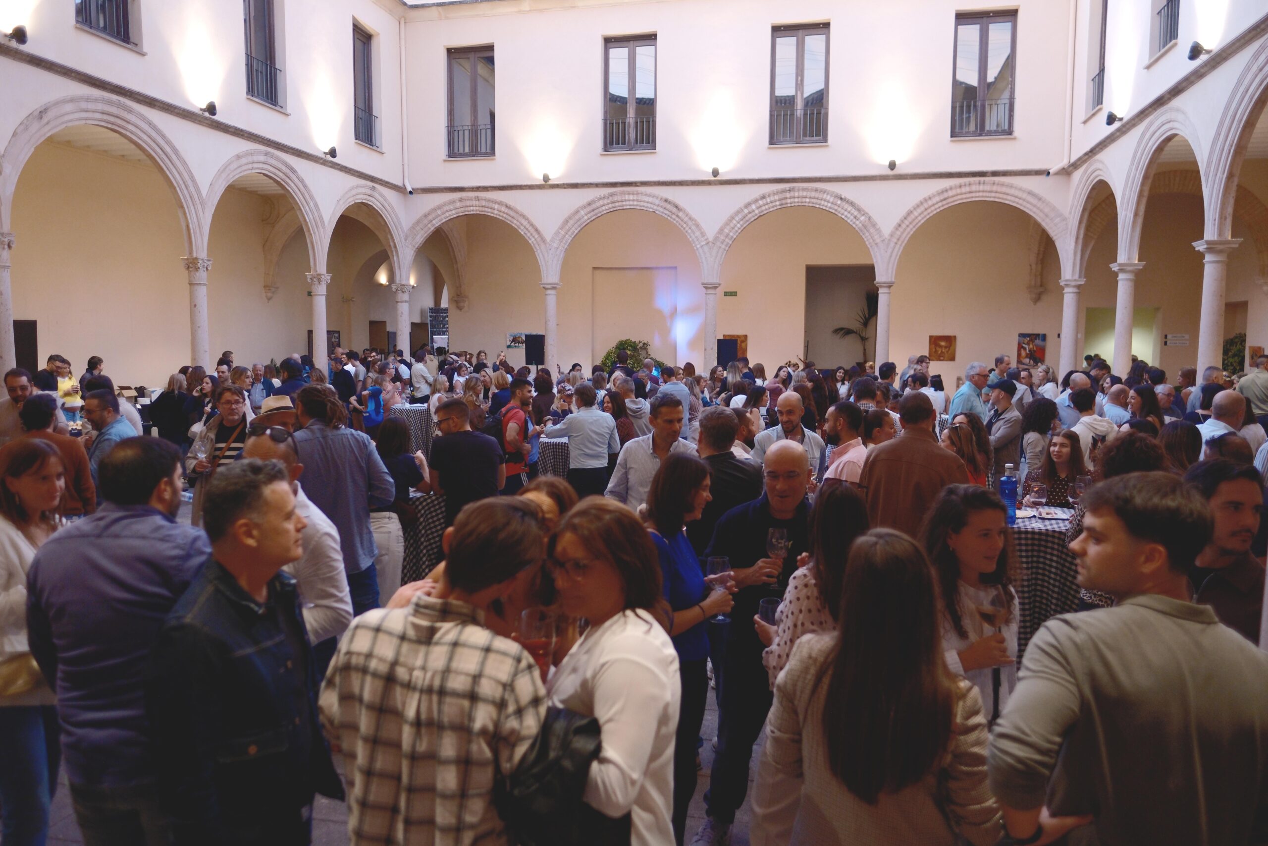 El patio del Convento de Santo Domingo acogió el evento.